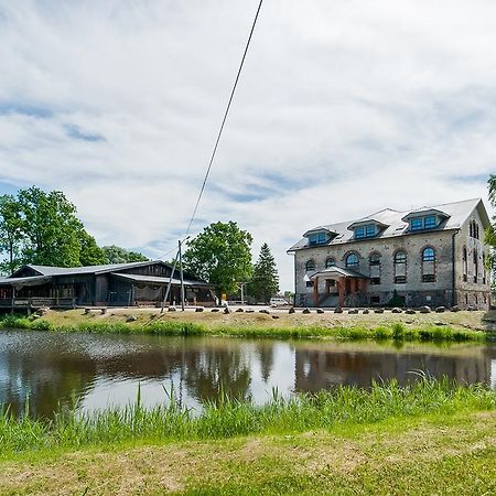 Veskisilla Hotel Türi エクステリア 写真