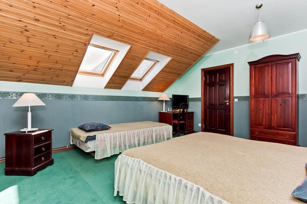Veskisilla Hotel Türi エクステリア 写真