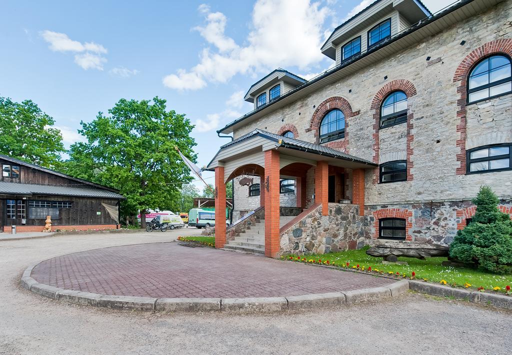 Veskisilla Hotel Türi エクステリア 写真