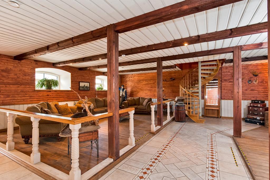 Veskisilla Hotel Türi エクステリア 写真