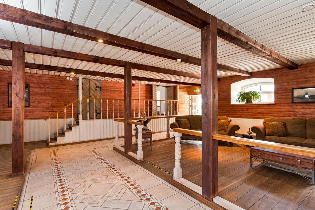 Veskisilla Hotel Türi エクステリア 写真