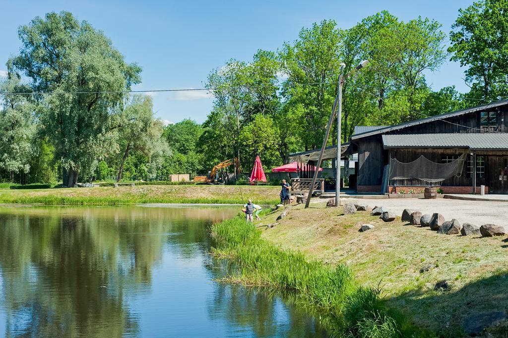 Veskisilla Hotel Türi エクステリア 写真