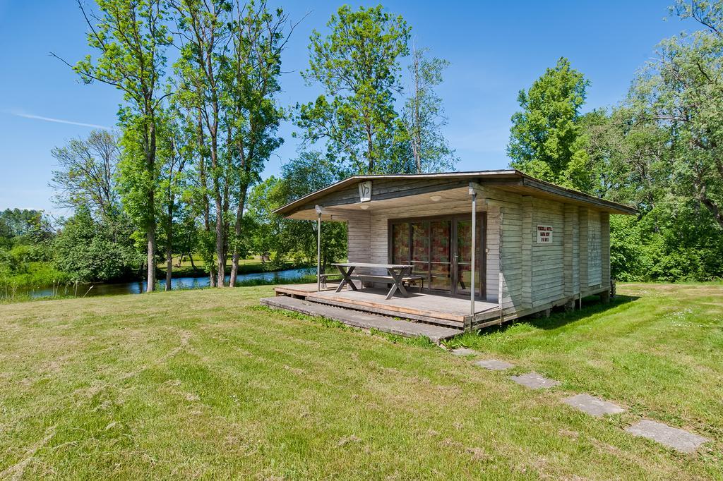 Veskisilla Hotel Türi エクステリア 写真