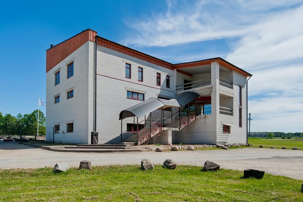 Veskisilla Hotel Türi エクステリア 写真