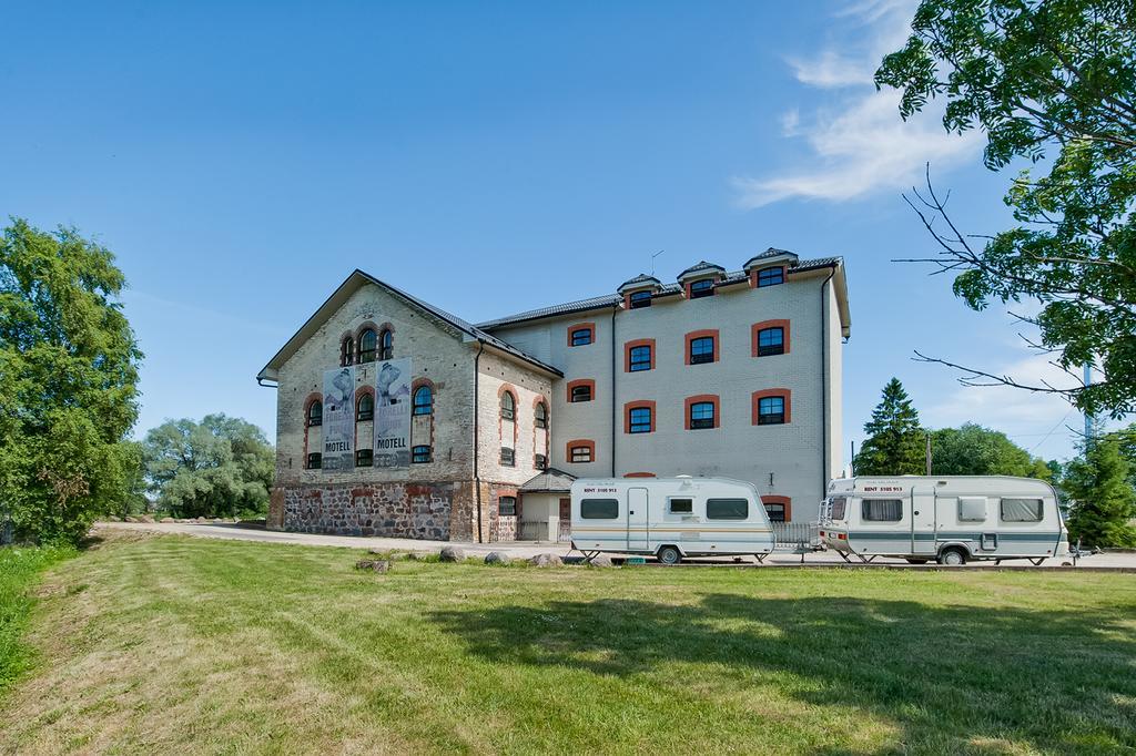 Veskisilla Hotel Türi エクステリア 写真