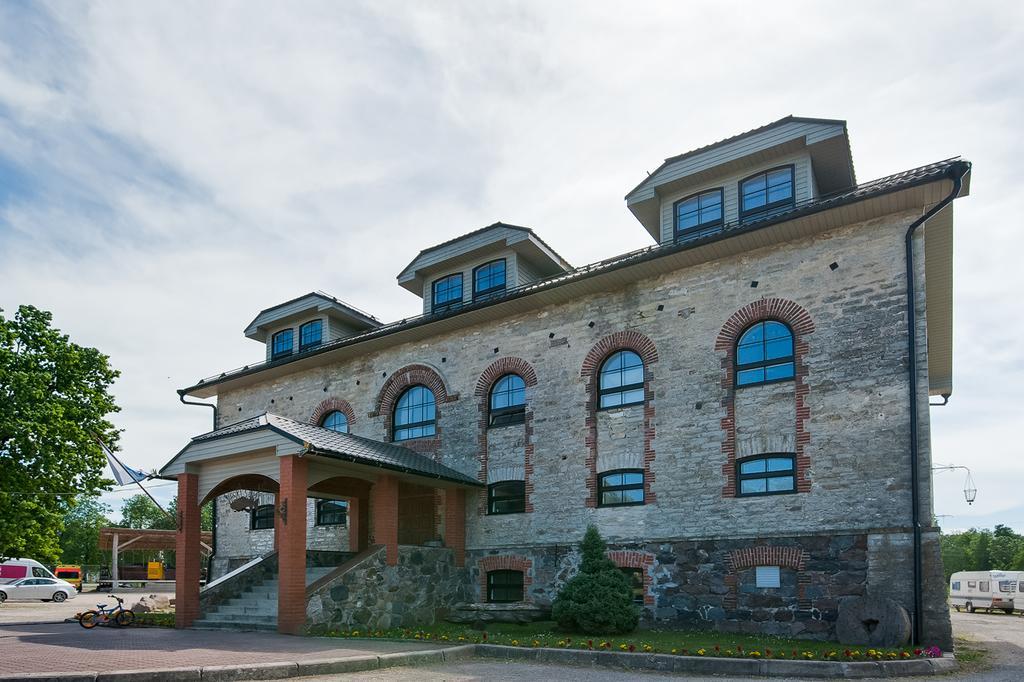 Veskisilla Hotel Türi エクステリア 写真