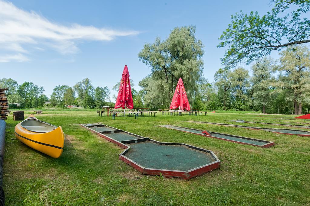 Veskisilla Hotel Türi エクステリア 写真